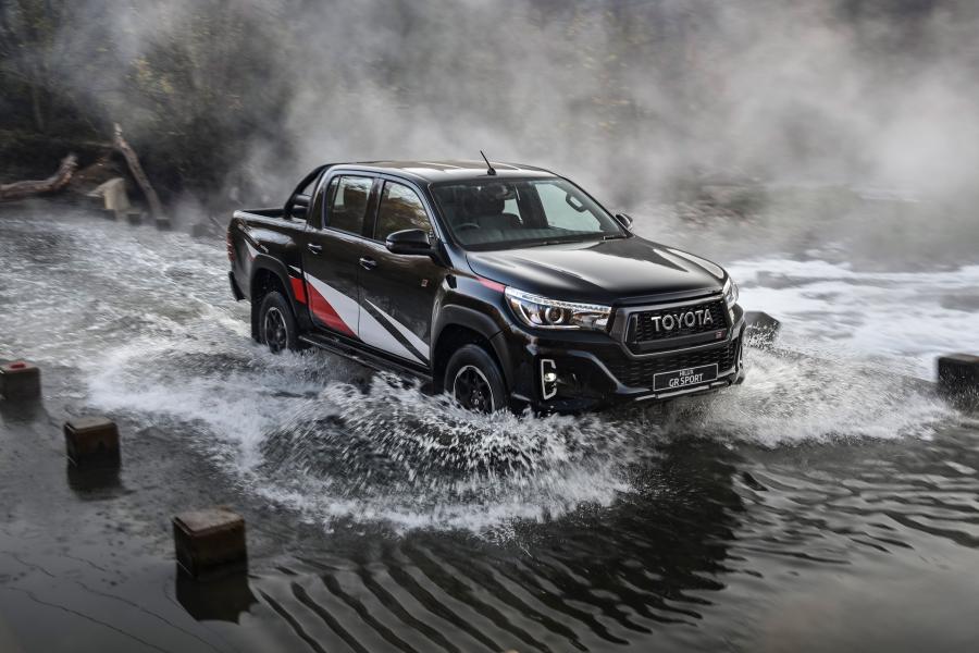  Toyota Hilux GR Sport Double Cab 2019 года  (ZA) (фото 2 из 43)